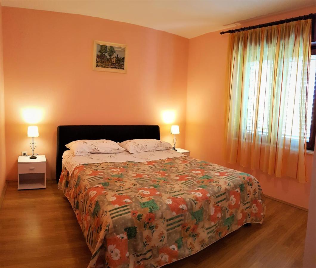 Apartments Aurora Kastela Luaran gambar